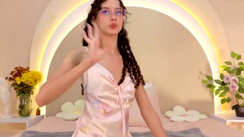 Snapshot of alicee_rodriguez chatting on February 26, 8:13 pm alice online show from February 26, 8:13 pm