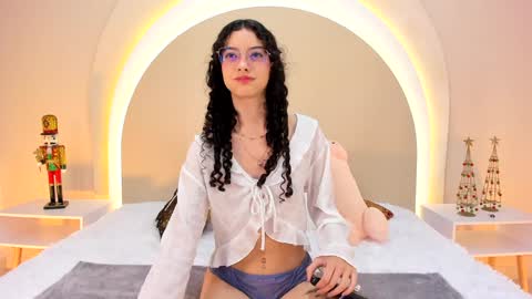 Snapshot of alicee_rodriguez chatting on December 16, 8:05 pm alice online show from December 16, 8:05 pm