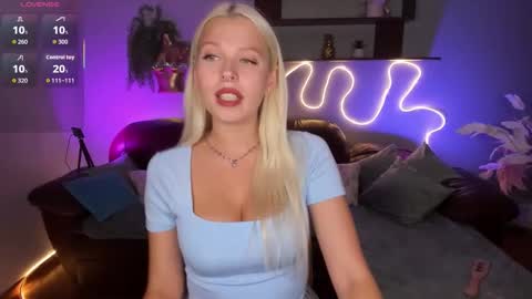 Snapshot of alicefreman chatting on September 28, 10:09 am Alice online show from September 28, 10:09 am