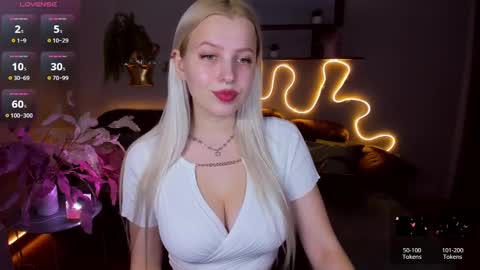 Snapshot of alicefreman chatting on January 28, 10:23 am Alice online show from January 28, 10:23 am