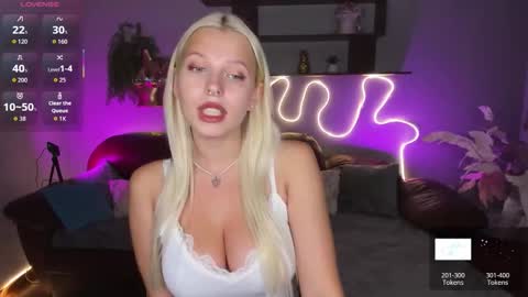 Snapshot of alicefreman chatting on September 26, 10:46 am Alice online show from September 26, 10:46 am