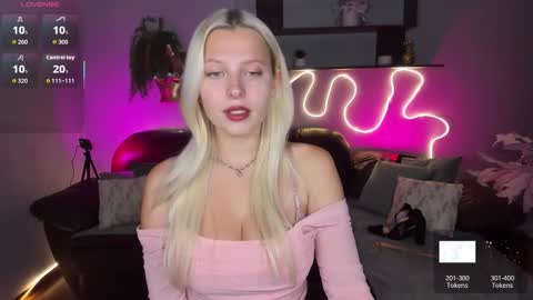 Snapshot of alicefreman chatting on September 12, 11:39 am Alice online show from September 12, 11:39 am