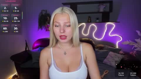 Snapshot of alicefreman chatting on September 20, 12:03 pm Alice online show from September 20, 12:03 pm