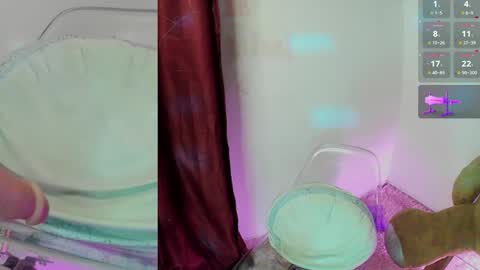 Snapshot of alicekingdom chatting on September 14, 1:25 am Alicekingdom online show from September 14, 1:25 am