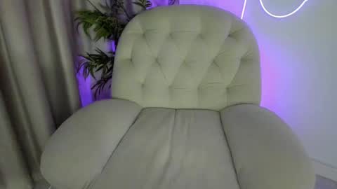 AliceLevine online show from May 8, 4:27 am