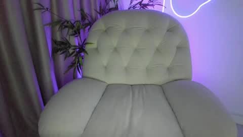 AliceLevine online show from March 31, 4:12 am