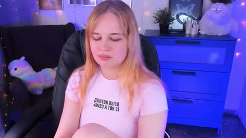 Alice online show from October 25, 8:59 pm