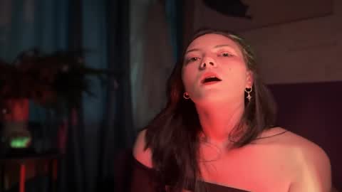 Alicewhispers online show from December 21, 9:25 pm