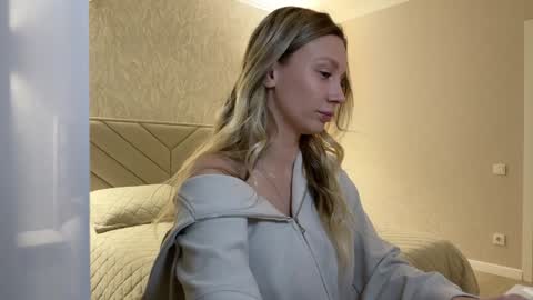 Snapshot of alicewonders_ chatting on January 9, 7:40 pm Alice online show from January 9, 7:40 pm