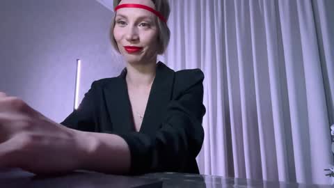 Snapshot of alicewonders_ chatting on December 23, 8:36 pm Alice online show from December 23, 8:36 pm