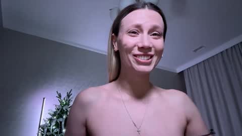 Snapshot of alicewonders_ chatting on January 3, 7:50 pm Alice online show from January 3, 7:50 pm