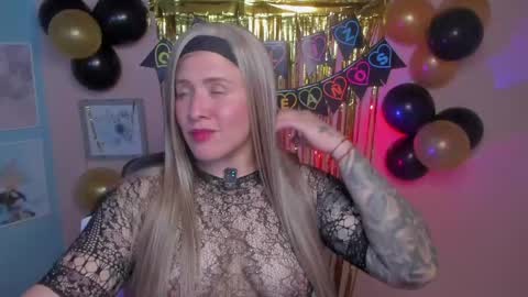 Jennyfer online show from May 17, 8:41 pm