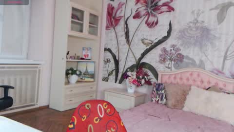 Veronica online show from November 23, 1:57 pm