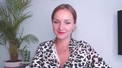 Snapshot of alicialux chatting on September 12, 5:52 am Alicia online show from September 12, 5:52 am