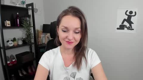 Snapshot of alicialux chatting on December 18, 3:00 pm Alicia online show from December 18, 3:00 pm
