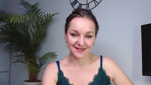 Snapshot of alicialux chatting on January 16, 8:00 am Alicia online show from January 16, 8:00 am