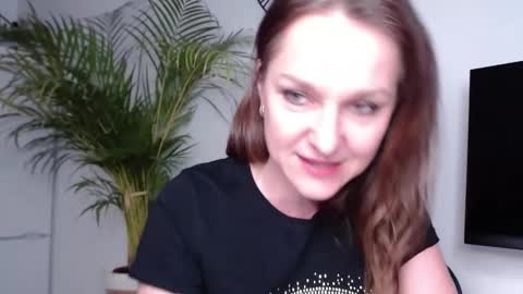 Snapshot of alicialux chatting on February 10, 3:32 pm Alicia online show from February 10, 3:32 pm