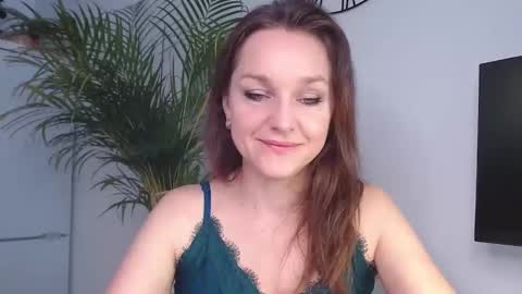 Snapshot of alicialux chatting on February 4, 7:51 am Alicia online show from February 4, 7:51 am