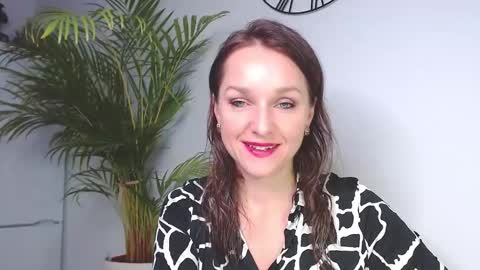 Snapshot of alicialux chatting on December 10, 8:08 am Alicia online show from December 10, 8:08 am