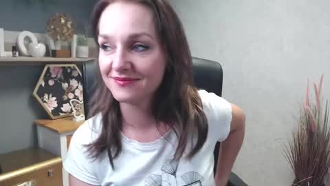 Snapshot of alicialux chatting on December 17, 4:22 pm Alicia online show from December 17, 4:22 pm