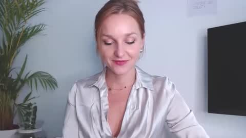 Snapshot of alicialux chatting on September 19, 7:40 am Alicia online show from September 19, 7:40 am
