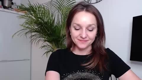 Snapshot of alicialux chatting on February 19, 3:27 pm Alicia online show from February 19, 3:27 pm