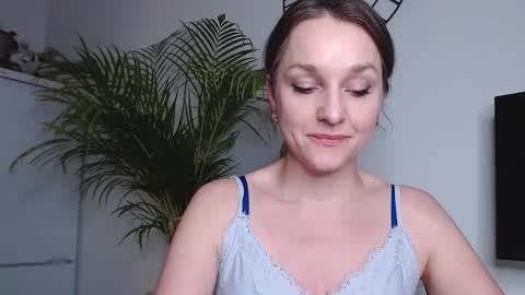 Snapshot of alicialux chatting on February 12, 4:22 pm Alicia online show from February 12, 4:22 pm