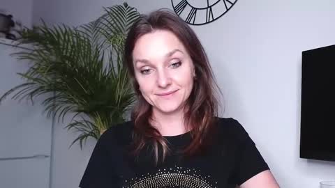 Snapshot of alicialux chatting on February 18, 5:22 pm Alicia online show from February 18, 5:22 pm