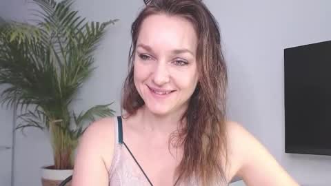 Snapshot of alicialux chatting on January 27, 7:56 am Alicia online show from January 27, 7:56 am