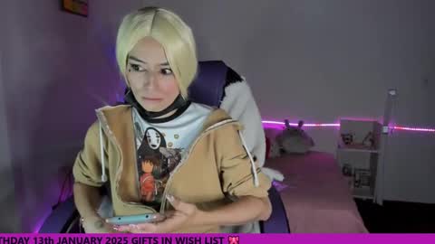 Snapshot of alien_universe chatting on December 17, 11:49 pm Aiko  Independent Model  online show from December 17, 11:49 pm