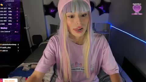 Snapshot of alien_universe chatting on February 1, 12:51 am Aiko  Independent Model  online show from February 1, 12:51 am