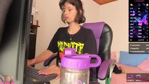 Snapshot of alien_universe chatting on December 6, 4:49 pm Aiko  Independent Model  online show from December 6, 4:49 pm