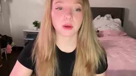 spaceprincess online show from April 14, 1:27 am