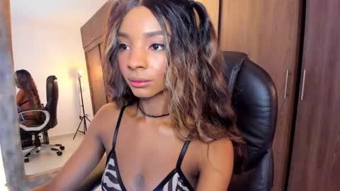 Snapshot of alika_houston chatting on February 23, 3:01 pm IG Alik nasso online show from February 23, 3:01 pm