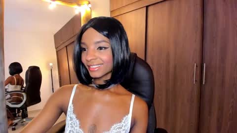 Snapshot of alika_houston chatting on February 6, 8:39 am IG Alik nasso online show from February 6, 8:39 am