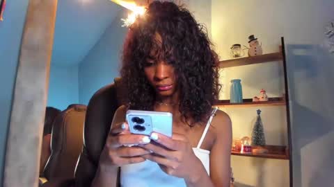 Snapshot of alika_houston chatting on December 15, 9:53 pm IG Alik nasso online show from December 15, 9:53 pm