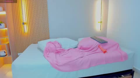 alika_voss online show from November 18, 4:02 am