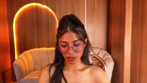 alina_b_ online show from May 7, 8:34 pm