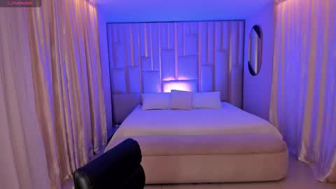 alinakravitz_ online show from February 14, 2:19 pm