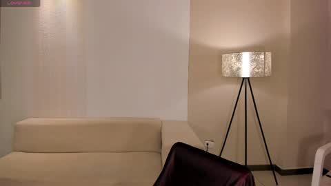 alinakravitz_ online show from May 24, 7:13 pm