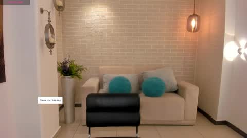 alinakravitz_ online show from April 28, 6:56 pm