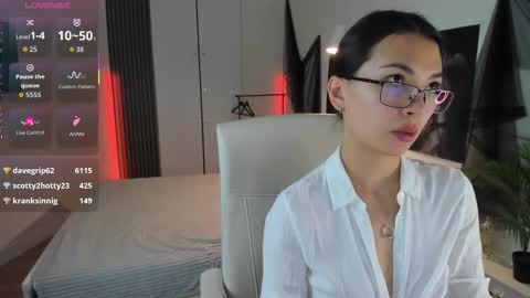 Alice online show from November 17, 2:51 pm