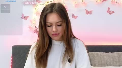 Snapshot of alisawilson_ chatting on February 10, 5:25 am Alisa online show from February 10, 5:25 am