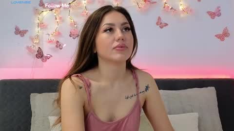 Snapshot of alisawilson_ chatting on February 17, 5:25 am Alisa online show from February 17, 5:25 am