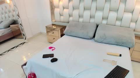 Alisha online show from October 3, 1:27 pm