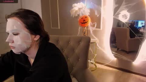 Alisia online show from October 15, 8:17 am