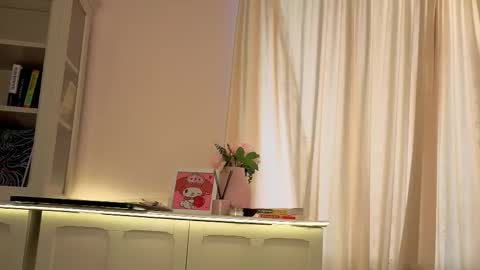 Alisia online show from February 20, 8:05 am