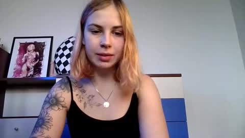 Snapshot of alismoona chatting on October 27, 10:44 am Alisa online show from October 27, 10:44 am