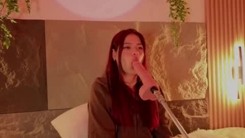 Mia online show from September 28, 5:03 am