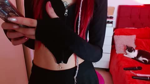 alissesallie_ online show from January 18, 3:25 am